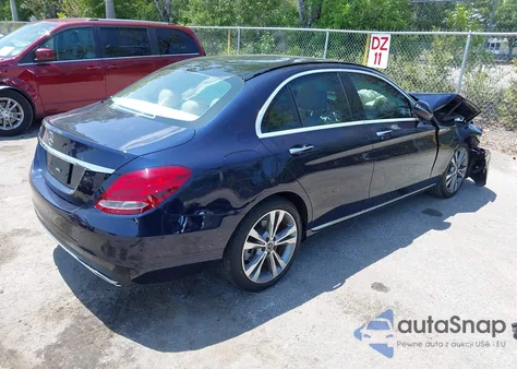 2017 Mercedes-Benz C 300 Luxury/Sport z USA, uszkodzony, nr VIN 55SWF4JB0HU219942